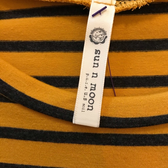 ✨LAST ONE ✨Sun N Moon Black Floral Top - Picture 3 of 4